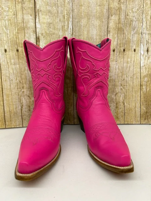 Corral - Z5137 Fuchsia Embroidery